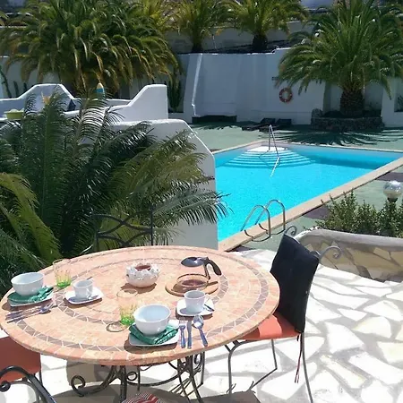 West Coast Seaview Apartment, Swimming Pool 아파트